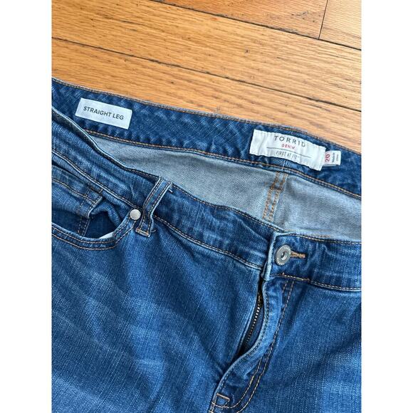 Torrid Women’s Plus Size 20 Straight Leg Jeans – Blue Denim First at Fit - Picture 2 of 5